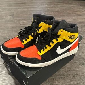 Nike Jordan 1 mid men’s size 10 Amarillo